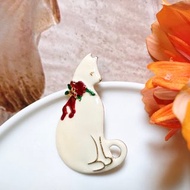 【西洋古董飾品】Vero 琺瑯坐姿線條貓咪 圍巾花朵禮物 胸章 胸針