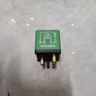 W202/W124 Fuel pump relay 100% in good condition(Used)