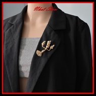 Magic lamp-shaped brooch for men and women, men's corsage brooch Nhat Store Accessories