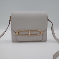 Hermès愛馬仕 Sac Roulis 18 D刻 珍珠灰 牛皮 斜背包 豬鼻子包
