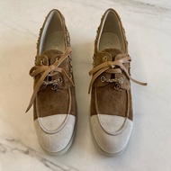 Chanel 棕色圓頭麂皮休閒鞋