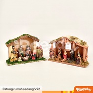 Dekorasi Natal Set Patung Kelahiran Yesus Rumah Kayu (V92) | Diorama Handmade Fiberglass | Pajangan 