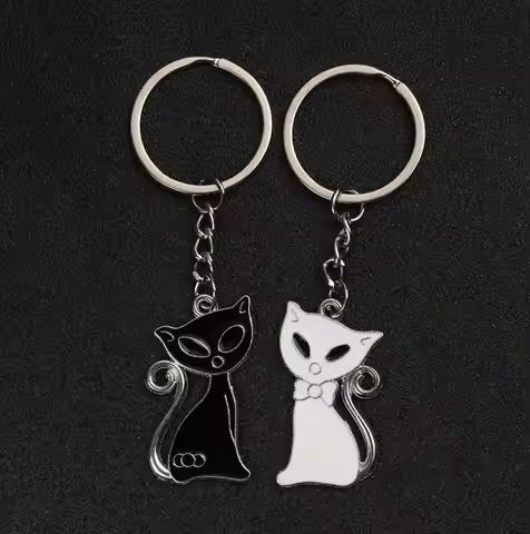 New Black and White Cat Couple Keychain Heart Key Ring Silver Color Lovers Love Key Chain Souvenirs 