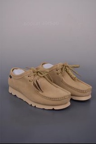 Clarks Wallabee Gore-Tex 米色麂皮男鞋