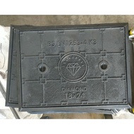 DUCTILE IRON MANHOLE COVER 18" x  24" DIAMOND
