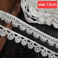 Glossy embroidered lace, white, size 1.2cm to 2cm (5 meters)