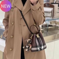 Burberry 80662131 迷你TB 抽繩水桶包 深樺木棕《2024季度新品》