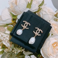 TW4783 Chanel 香奈兒CC字連仿珍珠吊飾耳環 CC Logo With Pearl Earrings Crystal x Pearl x GHW