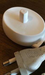 百靈牌電動牙刷充電器(德國製造) - 香港電壓
