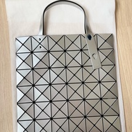 ISSEY MIYAKE 三宅一生 BAOBAO 6x6 銀色