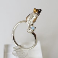 坐姿三花貓紅紋石拉長石戒指