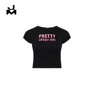 JMILLEXSTUDIO เสื้อครอป Pretty Lucky One Pretty Basic Tee