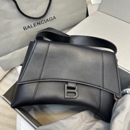 🈶台灣購證 #全網最低 #99新巴黎世家downtowm全黑斜挎沙漏包 背袋🉑調