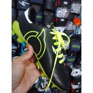 Cool soccer shoes, ortuseight soccer shoes, soccer shoes, sizes 36 to 40
