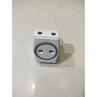 3-prong plug socket v socket socket