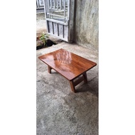 Teak wood folding table. Dimensions length 65 cm x Width 40 cm x height 27 cm.