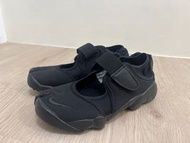 NIKE WMNS AIR RIFT “TRIPLE BLACK” 黑魂 忍者鞋 分趾鞋 HF5389-001