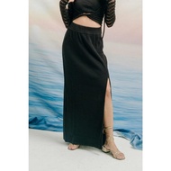 EESOME x Hello Alice - Adele Long Knitted Skirt (Black, Maroon)