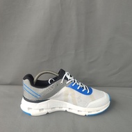 OC running shoes size 41