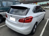 2015年 BMW寶馬 218i 白 1.5 跑8萬 無待修  / I KEY.定速.記憶電動椅.電尾門.循跡防滑.雙區恆溫 5X而已  五大履約保障  超級便宜 0989-868-579尼克