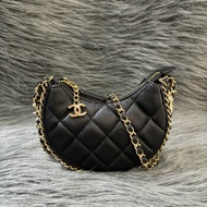 CHANEL AP3232 黑色羊皮 金鍊 肩背包彎月包牛角包半月包可頌包彎豆斜背包兩用包