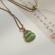 18K金鑲嵌 天然和田玉碧玉葫蘆吊墜 俄料碧玉 顏色清新 貓眼效應