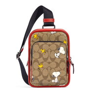 กระเป๋าคาดอก COACH แท้ รุ่นใหม่ Limited Snoopy หายากมาก COACH CE600 Coach X Peanuts Track Pack 14 In Signature Canvas With Snoopy Woodstock Print