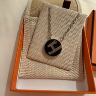 💖Hermes 男士 圓形 H 項鍊 黑銀配色💖 全新全配 超好看！