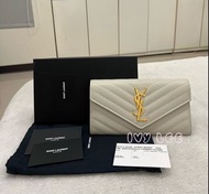 Saint Laurent  YSL 372264 MONOGRAM V字紋牛皮金色LOGO扣式長夾 皮夾 白色二手精品