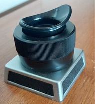 Pentacon Six 中片幅相機用的放大取景器（loupe finder）。 $150