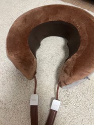 Breo 頸椎按摩枕