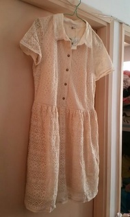 River Island 米白鏤空蕾絲連身裙