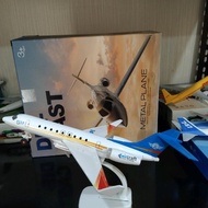 CODE C miniature Diecast private jet plane Gustream G 650 White with lights that can sound and has a