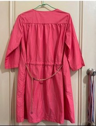 抗UV １芭比粉 粉色 背後金鍊收腰粉色長版風衣外套（兩側有口袋）素色 防風 休閒款