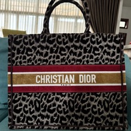 Sale!! Tote bag C D leopard preloved (harga nett)