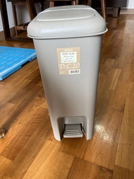 Rubbish bin 垃圾桶 腳踏 彈弓