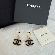 閒置新品CHANEL金色c logo黑色琺瑯針式耳環L23K