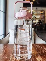 Botella de agua rosa de PC de gran capacidad de 1pc 750ml 2L, taza portátil con pajita para deportes y fitness, adecuada para el hogar y viajes al aire libre
