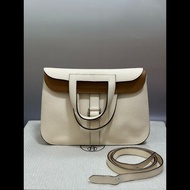 Hermes Halzan 31
Nata x biscuit