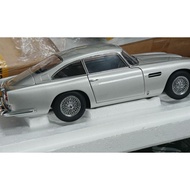 Autoart 1: 18Aston Martin Aston Martin DB5 Silver Street Car Car Model