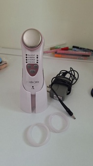 Hitachi日立 Hada CRIE CM-N880 Facial Device美容儀 with Charger