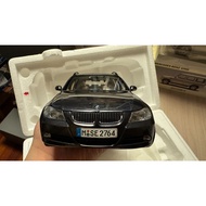 Original Jingshang 1: 18 BMW 3 Series Travel 330i Touring BMW 330W Tank Travel Version E90 Brand New