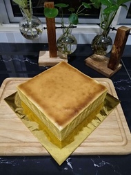 Premium Sarawak Original Layer Cake / Kek Lapis Original - 100% Golden Churn Pure Butter (can) - Med