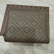 Tory Burch 菱格縫線 小羊皮 拉鍊短夾 灰棕色 全新 附紙盒