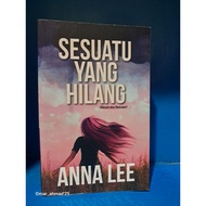 NOVEL SESUATU YANG HILANG ANNA LEE