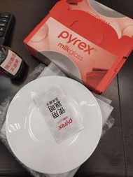 *全新盒裝美國康寧】Pyrex 靚白強化玻璃4件式餐盤組 $599