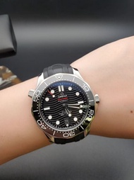 OMEGA歐米茄 海馬系列300米潛水錶 自動機械機芯