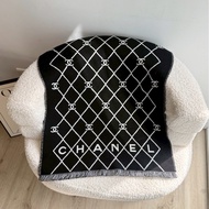 Chanel 黑色菱格紋圍巾