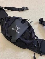 Arcteryx始祖鳥無容量 Q5 Waistpack純色個性戶外包 尼龍黑色 男女同款情侶款