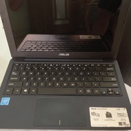 Netbook ASUS E202S